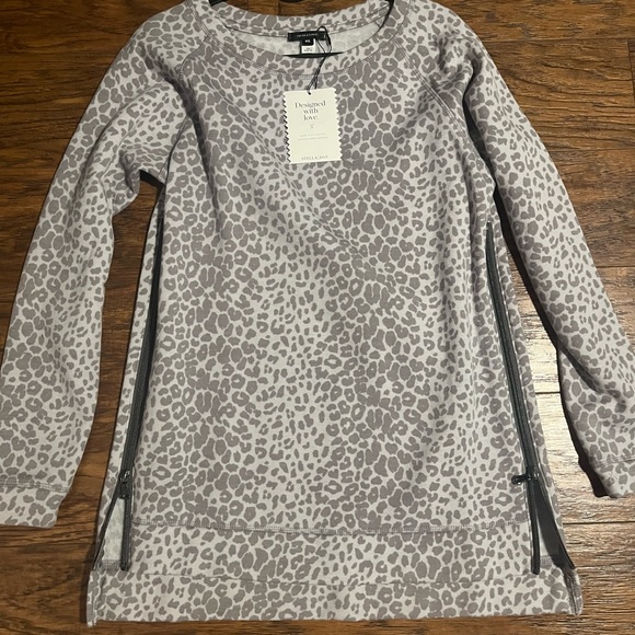 New Stella & Dot leopard zip sweater - Picture 3 of 3